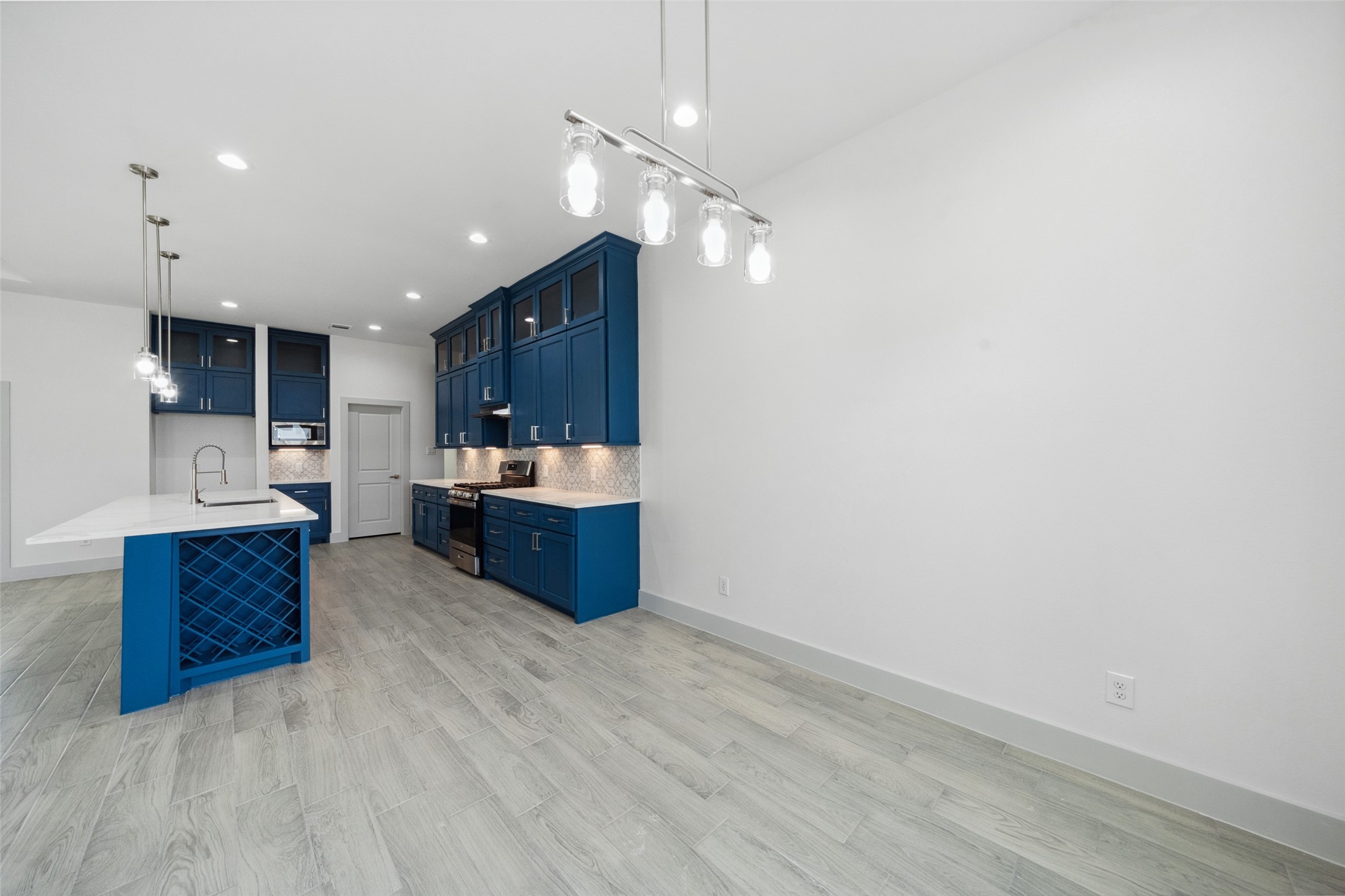 619 Longhorn Trail Angleton, TX 77515 - Photo 9 of 32