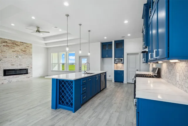 $530,000 | 619 Longhorn Trail, Angleton, TX 77515