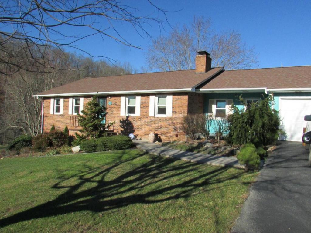 102 Huntland Road Jonesborough, TN 37659 - Photo 2 of 20 Beautiful Brick Ranch wGarage