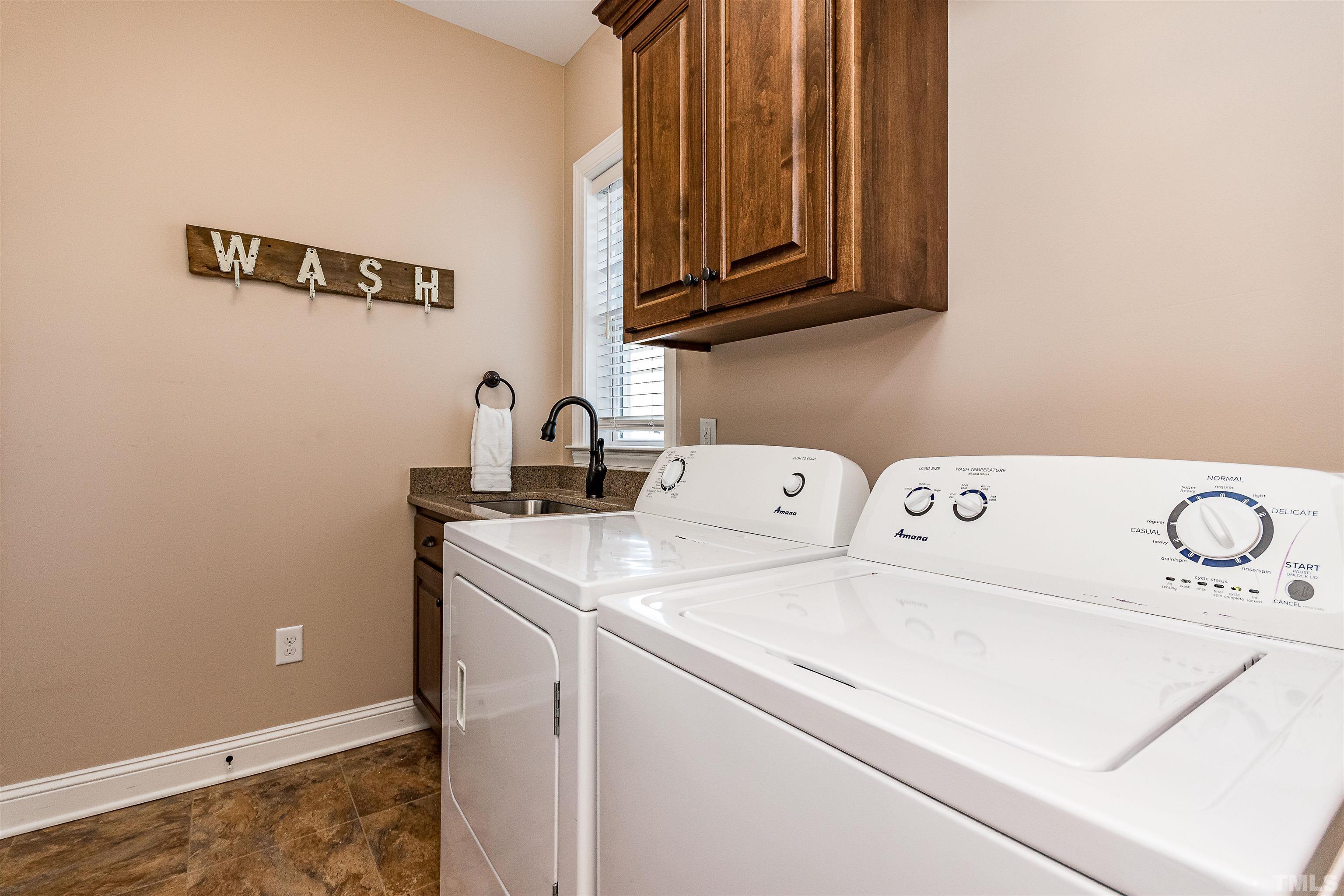 4300 Debnam Road Zebulon, NC 27597 - Photo 23 of 54 a utility room with dryer and washer
