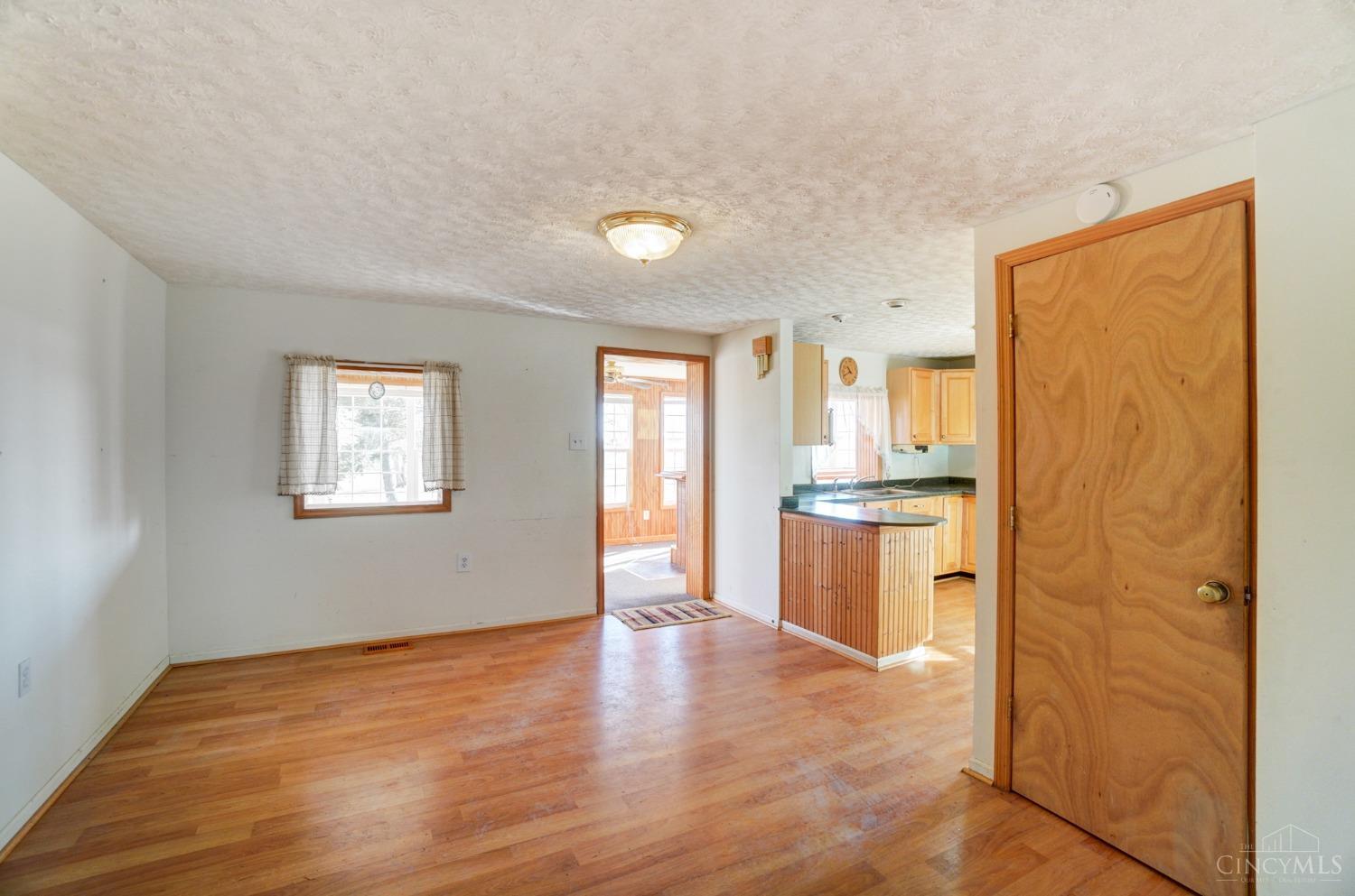 7081 Springfield Road Oxford, OH 45056 - Photo 3 of 23
