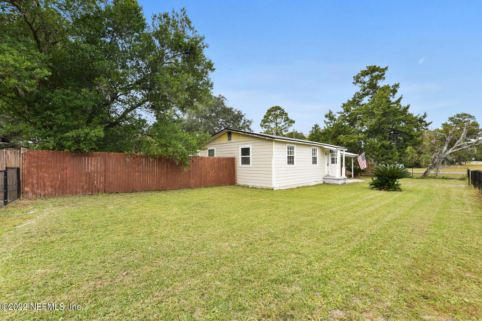 2448 Davis Road Jacksonville, FL 32218 - Photo 5 of 25 005_1600x1067_mls_1600x1067