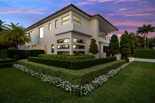 $5,695,000 | 401 Northeast 2nd Street, Boca Raton, FL 33432