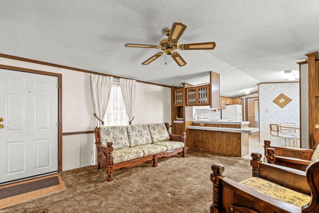 8764 National Road Southwest, Unit 118 Etna, OH 43062 - Photo 7 of 35 Living Room