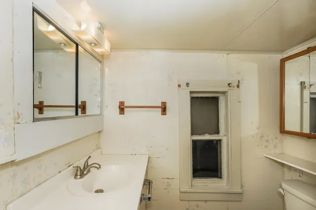 $240,000 | 624 2nd Avenue South, South St. Paul, MN 55075