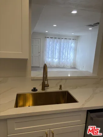 $3,300 | 432 North Kenwood Street, Unit 214, Glendale, CA 91206