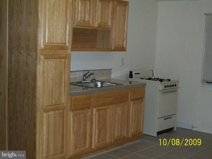 336 Suter Road Catonsville, MD 21228 - Photo 2 of 10 a utility room with dryer and washer