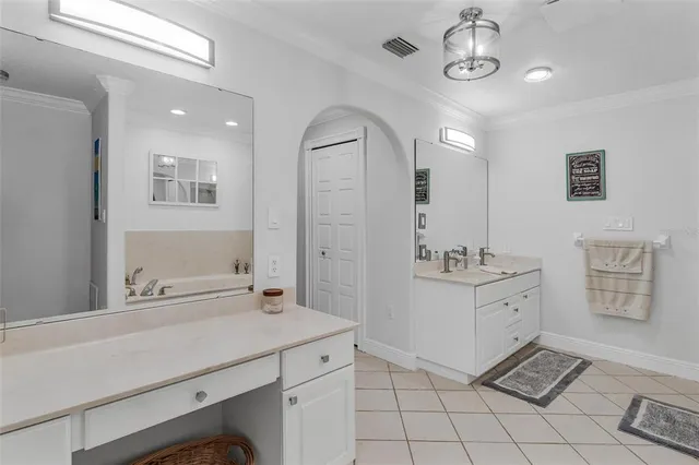 $649,900 | 5100 Griffin View Drive, Lady Lake, FL 32159