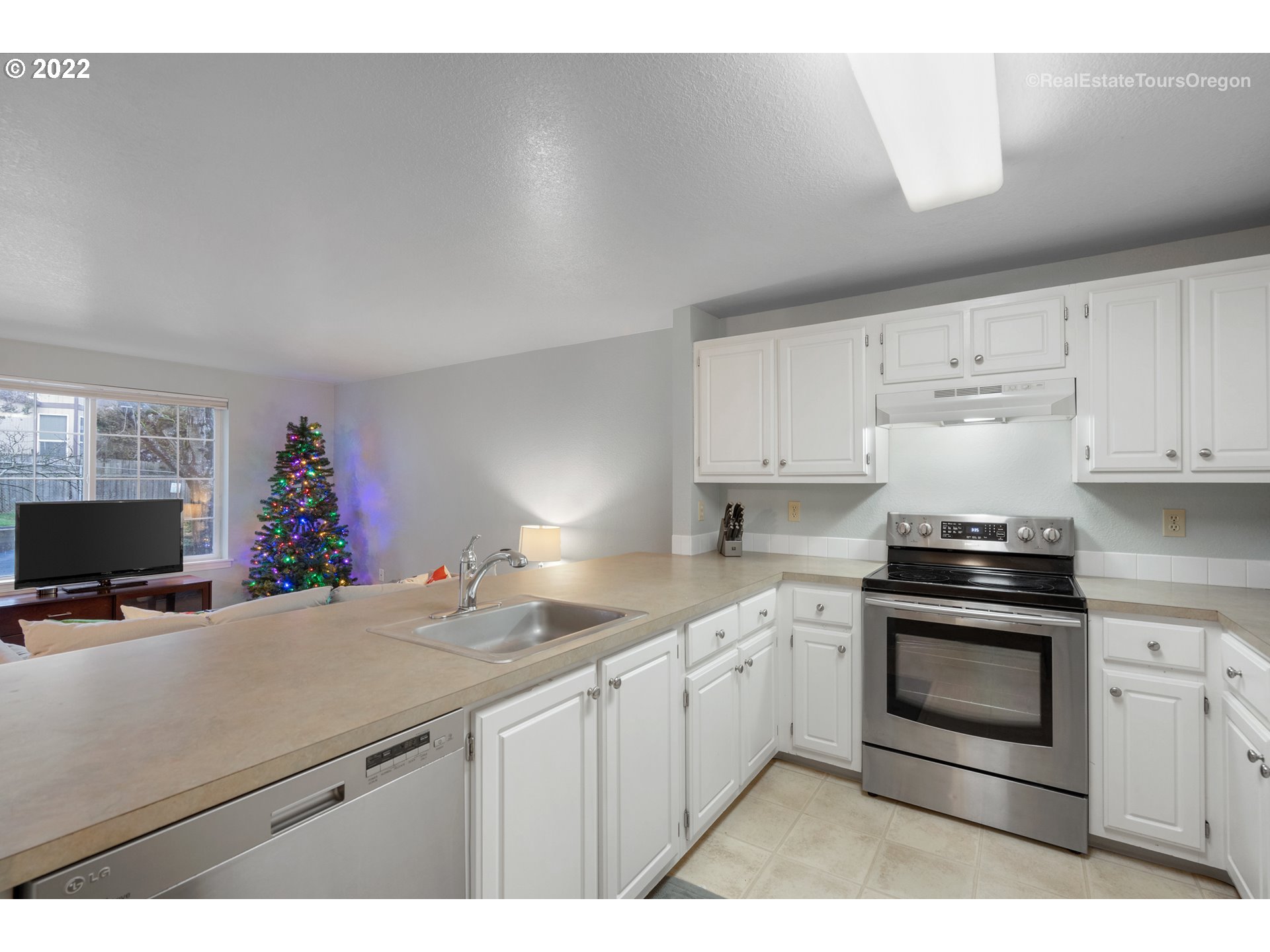 17548 Northwest Springville Road, Unit 1 Portland, OR 97229 - Photo 5 of 18 Gallery Image 5