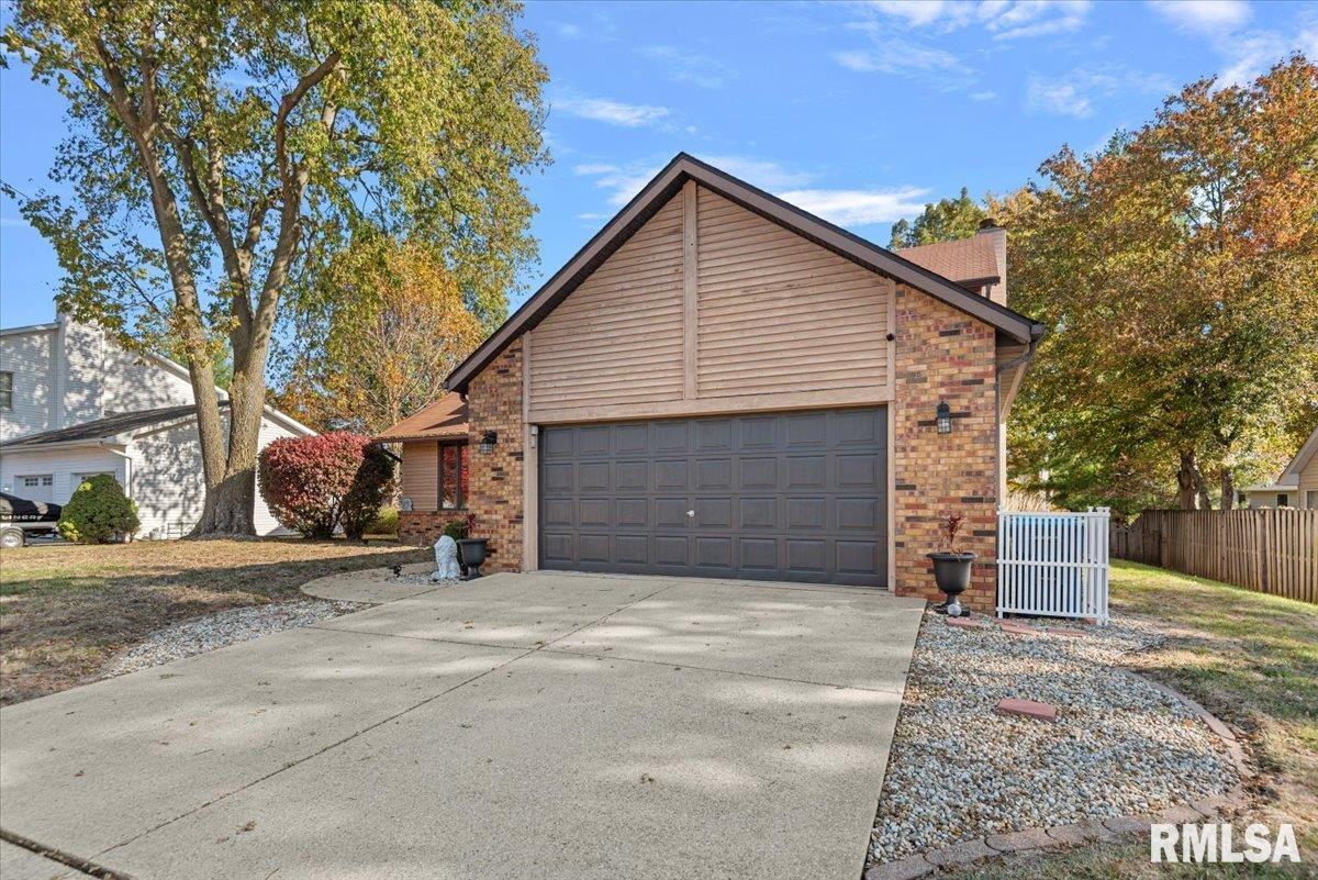 600 Tecumseh Trail Springfield, IL 62711 - Photo 3 of 55