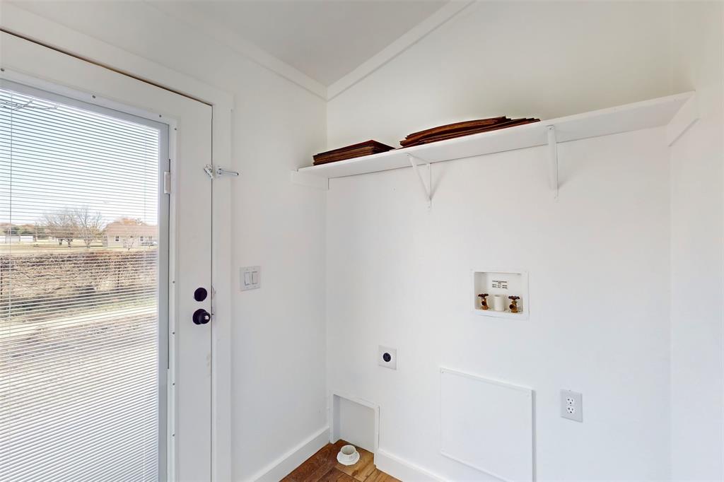 6715 Timberhaven Court Granbury, TX 76049 - Photo 26 of 40 a view of bathroom