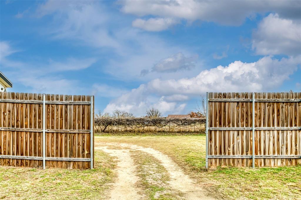 6715 Timberhaven Court Granbury, TX 76049 - Photo 6 of 40 a balcony with an ocean view
