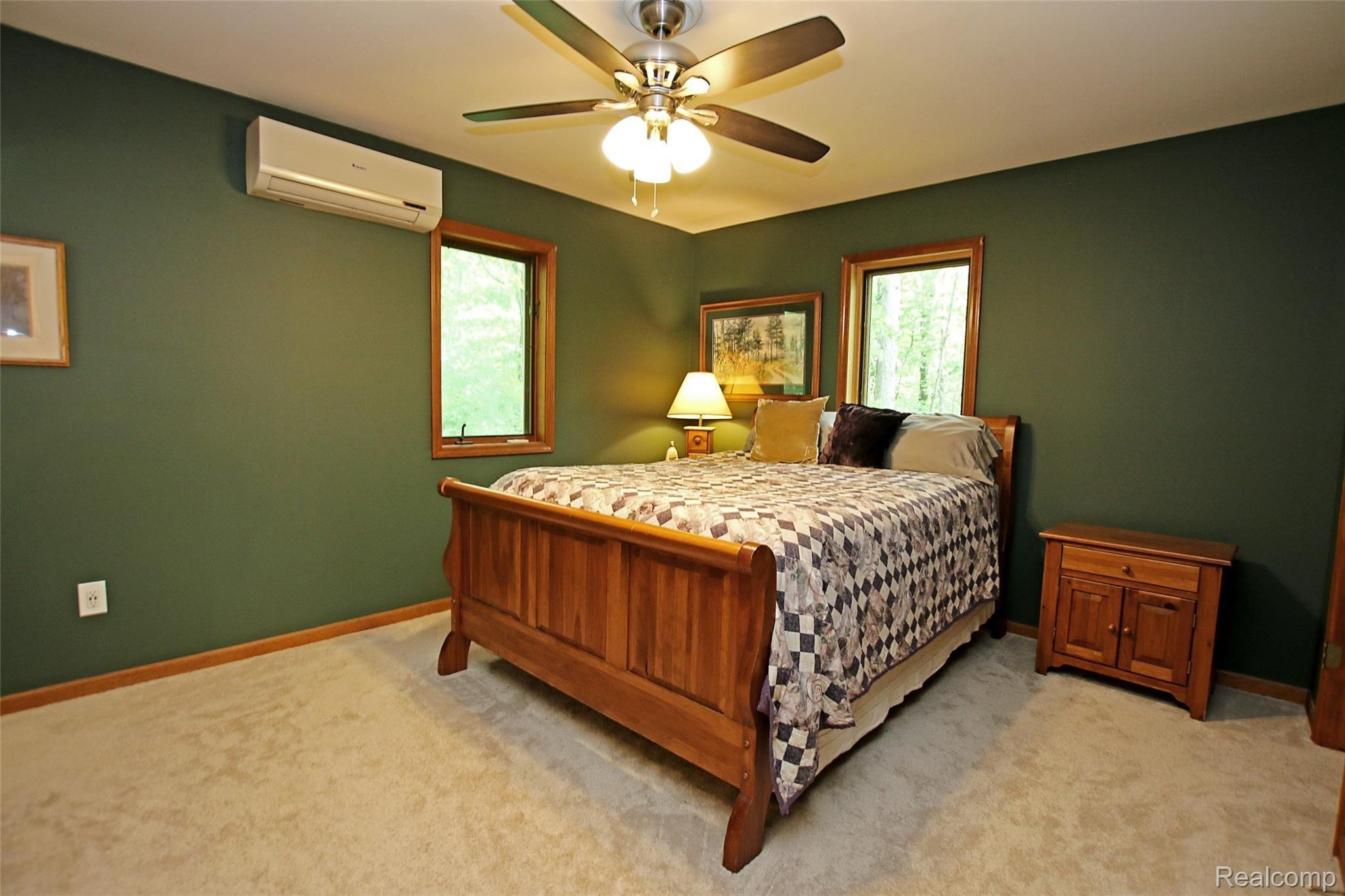 310 North Van Road Holly, MI 48442 - Photo 26 of 75 25) Master Suite.jpg