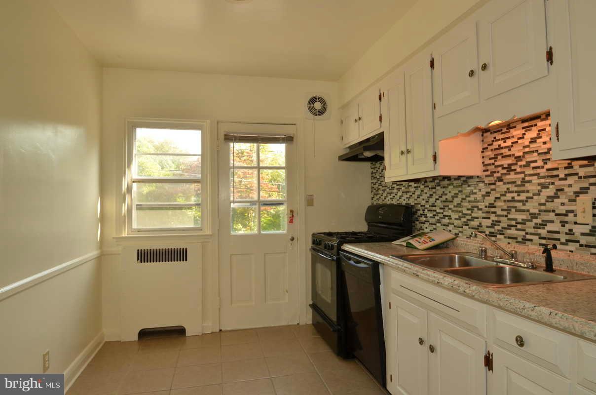 437 Overbrook Road Catonsville, MD 21228 - Photo 15 of 23 Kitchen