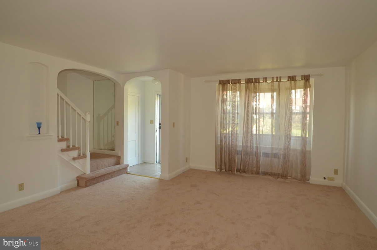 437 Overbrook Road Catonsville, MD 21228 - Photo 17 of 23 Living Room