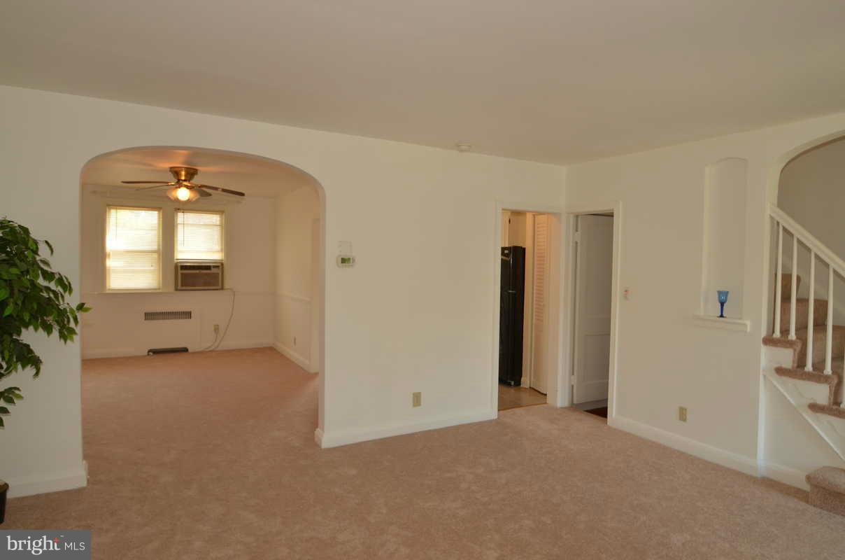 437 Overbrook Road Catonsville, MD 21228 - Photo 18 of 23 Living Room