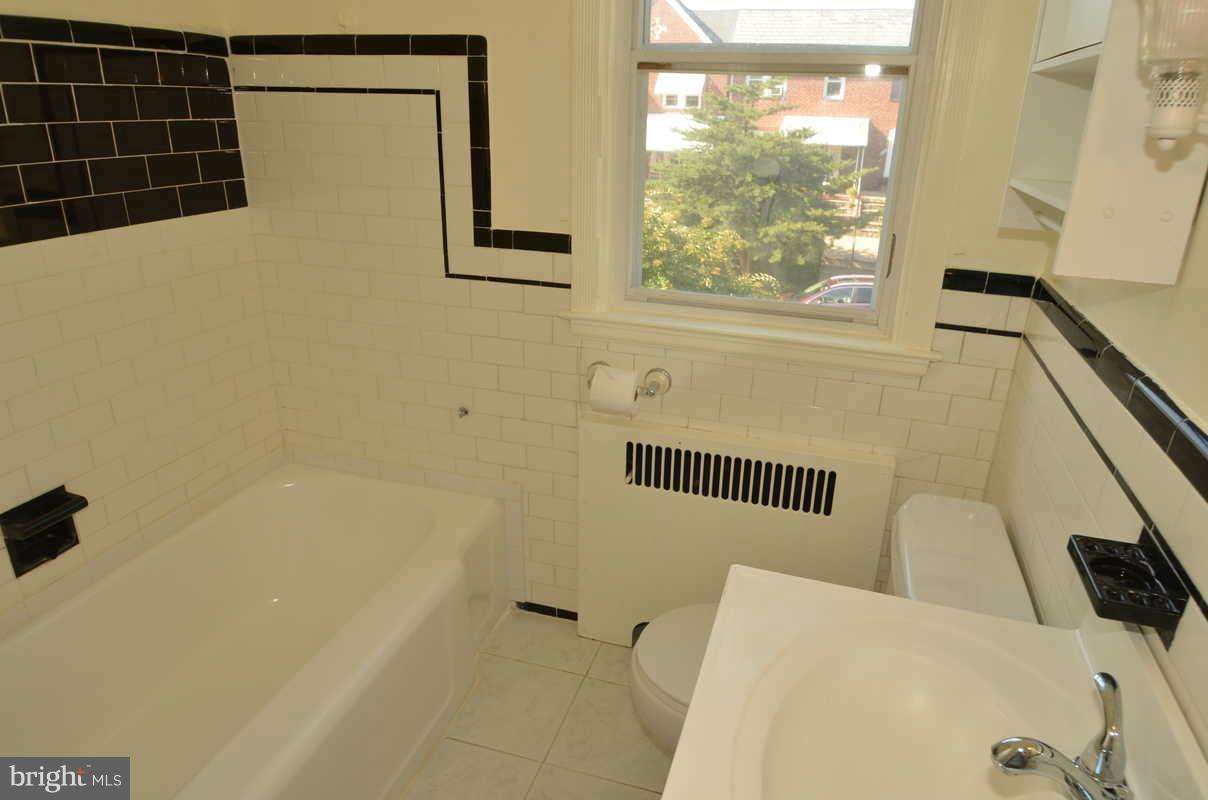 437 Overbrook Road Catonsville, MD 21228 - Photo 3 of 23 Bath