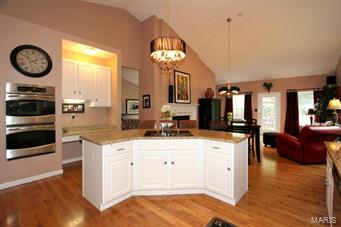 646 Castle Ridge Drive Ballwin, MO 63021 - Photo 11 of 37 Gallery Image 11