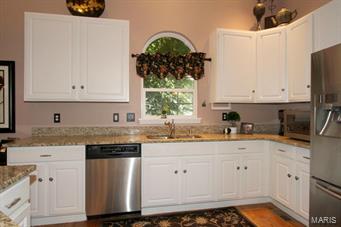 646 Castle Ridge Drive Ballwin, MO 63021 - Photo 13 of 37 Gallery Image 13
