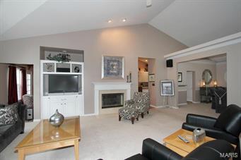646 Castle Ridge Drive Ballwin, MO 63021 - Photo 8 of 37 Gallery Image 8