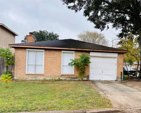 a front view of house with yard