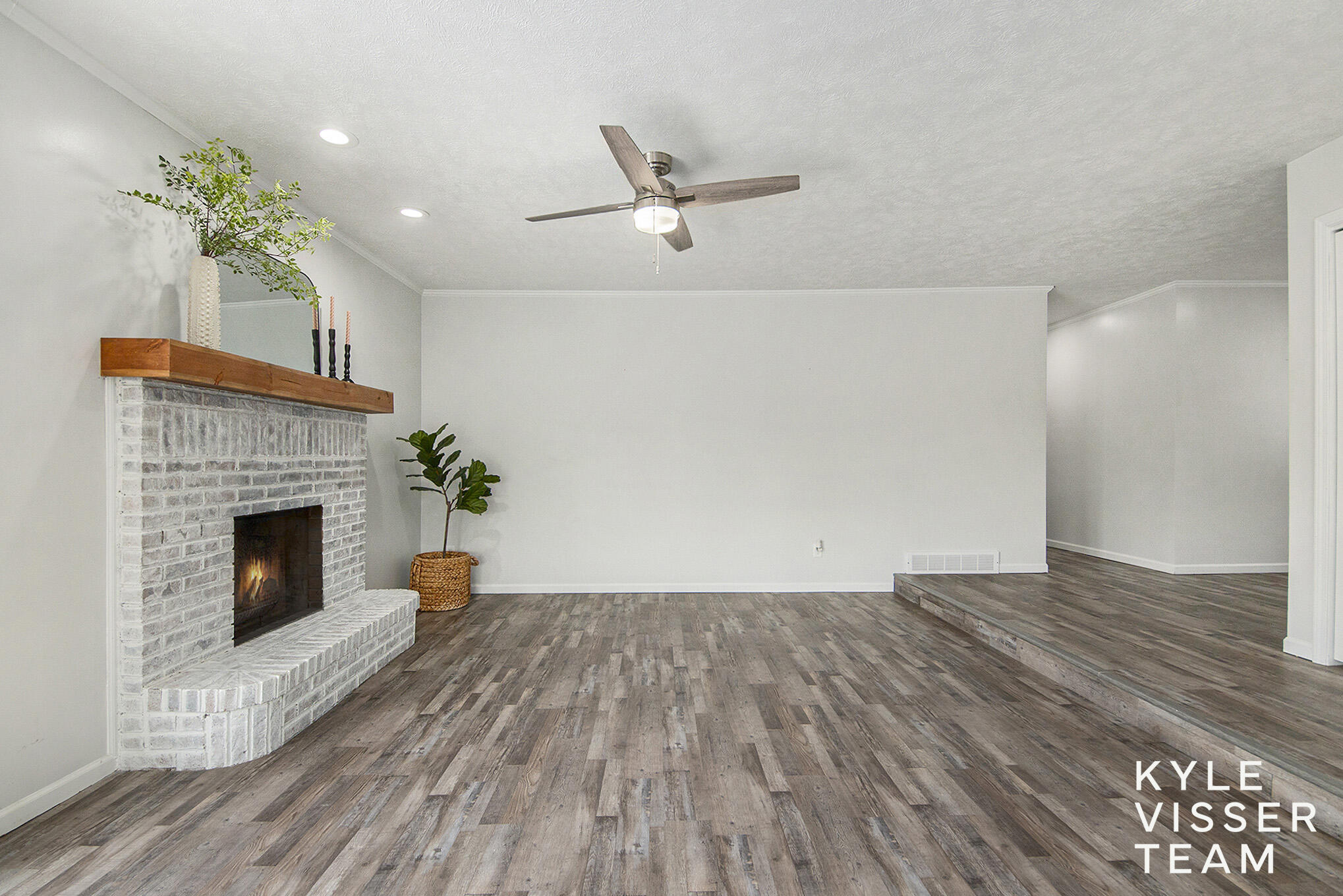 9020 5 Mile Road Northeast Ada, MI 49301 - Photo 10 of 42 Living Room
