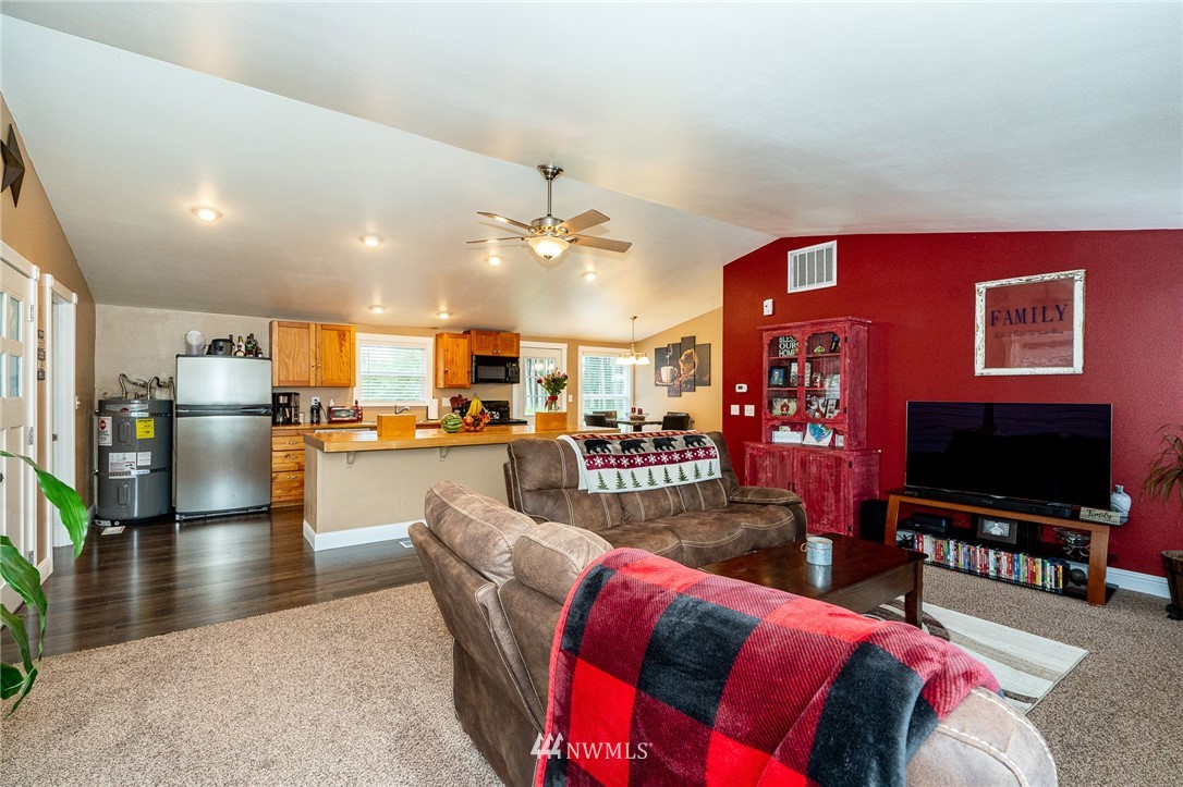 245 Kennicott Road Chehalis, WA 98532 - Photo 5 of 36