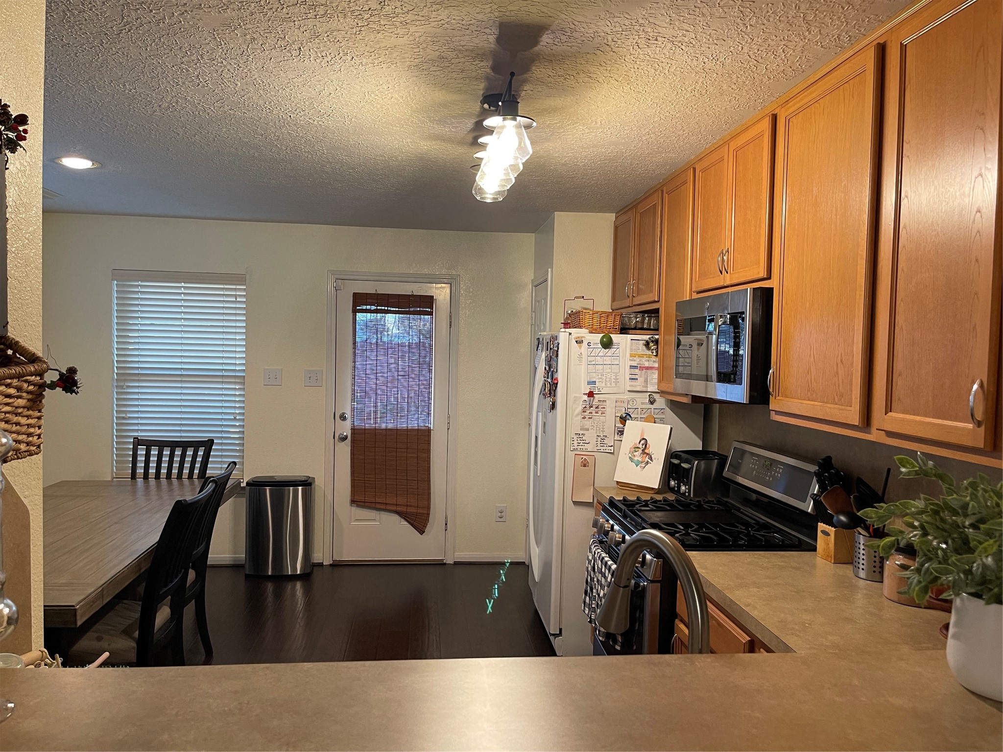 3310 Legends Wild Drive Spring, TX 77386 - Photo 12 of 40 a living room with furniture