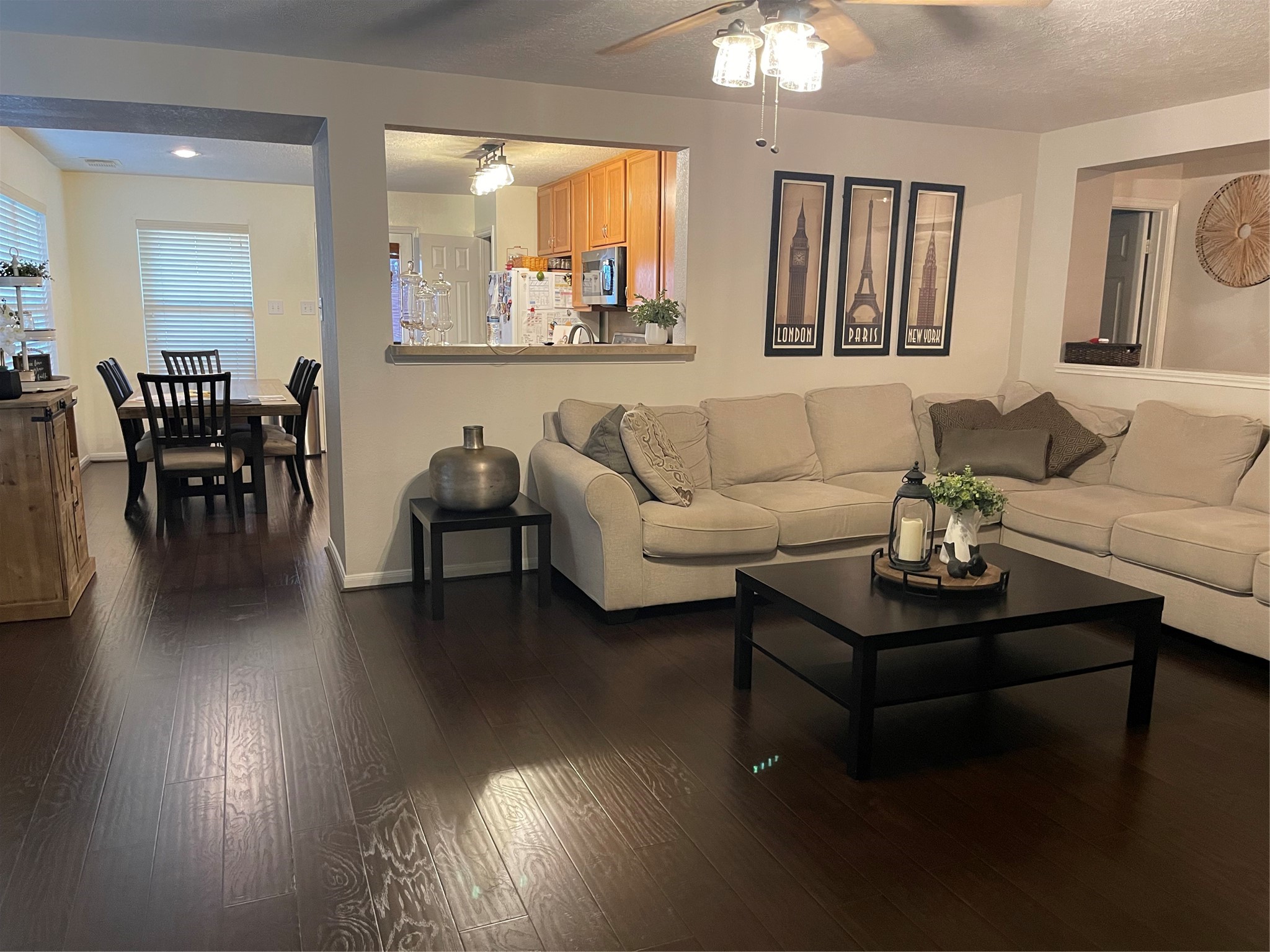 3310 Legends Wild Drive Spring, TX 77386 - Photo 6 of 40 a living room with furniture and a large mirror next to a window