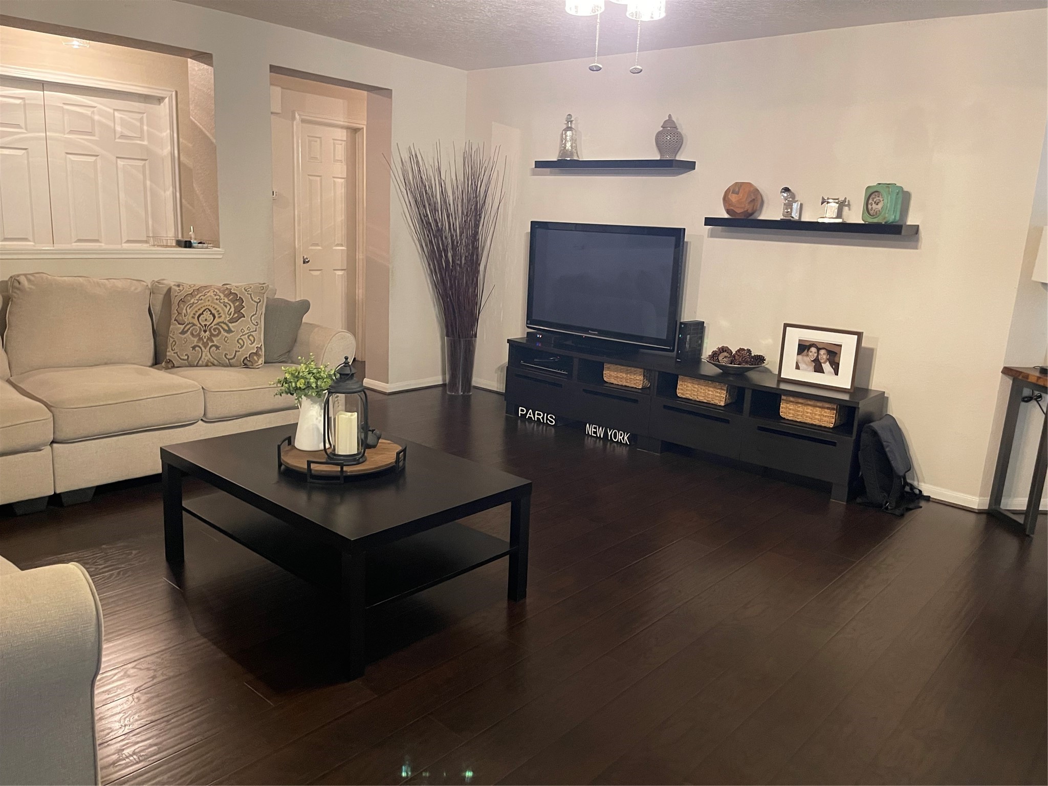 3310 Legends Wild Drive Spring, TX 77386 - Photo 9 of 40 a living room with furniture and a flat screen tv