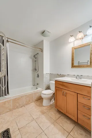 $469,000 | 4000 Huntington Boulevard, Hoffman Estates, IL 60192