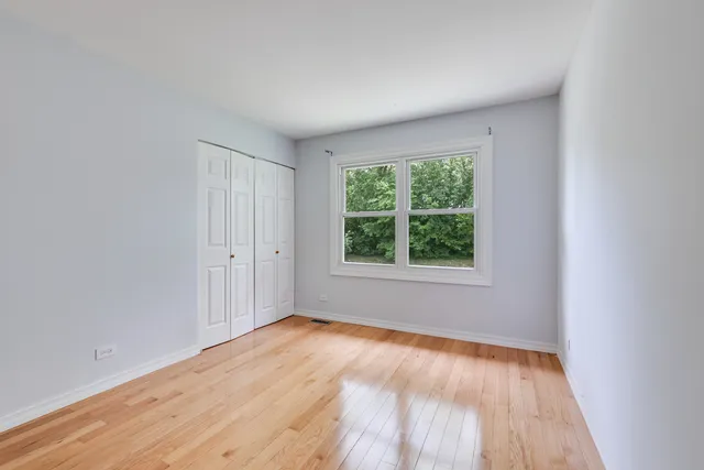 $469,000 | 4000 Huntington Boulevard, Hoffman Estates, IL 60192