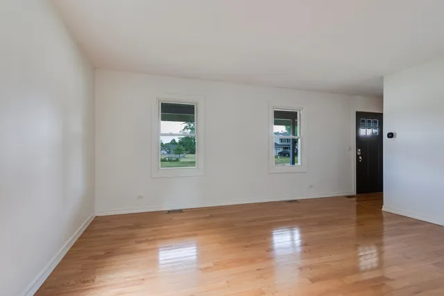 $469,000 | 4000 Huntington Boulevard, Hoffman Estates, IL 60192