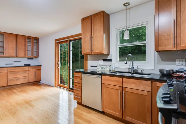 $469,000 | 4000 Huntington Boulevard, Hoffman Estates, IL 60192