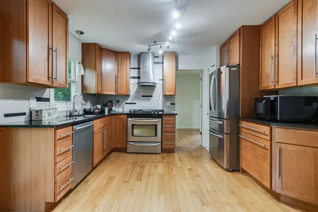 $469,000 | 4000 Huntington Boulevard, Hoffman Estates, IL 60192