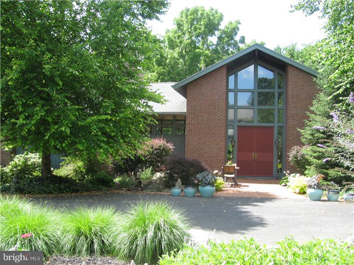 15 Jeffrey Road Reading, PA 19601 - Photo 1 of 25 Gallery Image 1