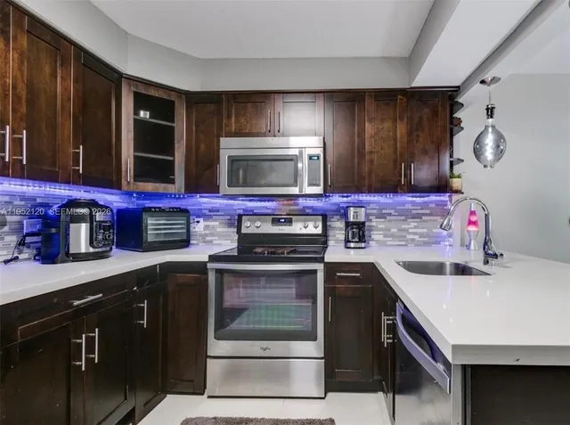 $2,850 | 227 Wimbledon Lakes Drive, Unit 227, Plantation, FL 33324