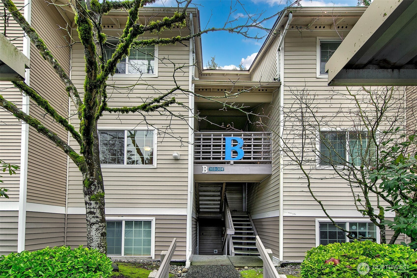 1009 112th Street Southeast, Unit B203 Everett, WA 98208 - Photo 2 of 19