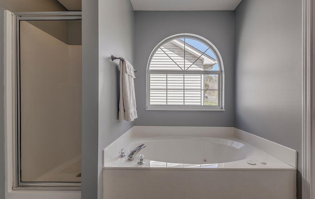 728 Station View Road Knoxville, TN 37919 - Photo 13 of 19 Master Bath 2nd View