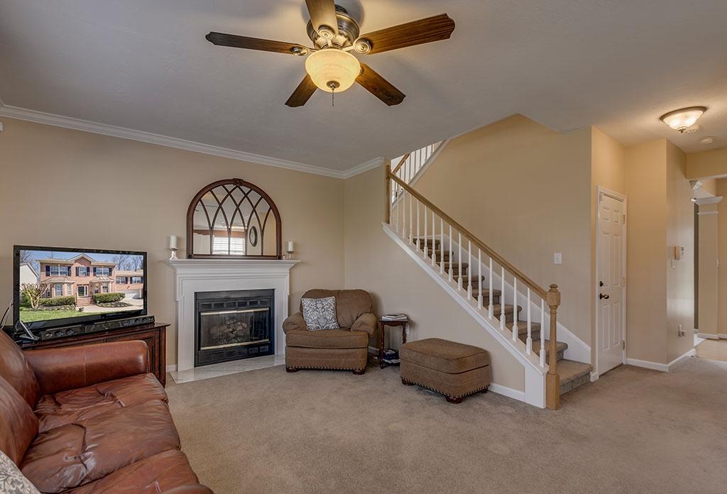 728 Station View Road Knoxville, TN 37919 - Photo 3 of 19 Living Room