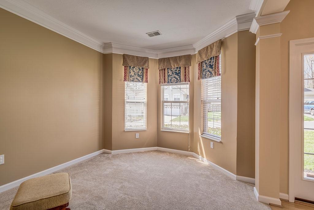 728 Station View Road Knoxville, TN 37919 - Photo 4 of 19 Family Room 2nd View