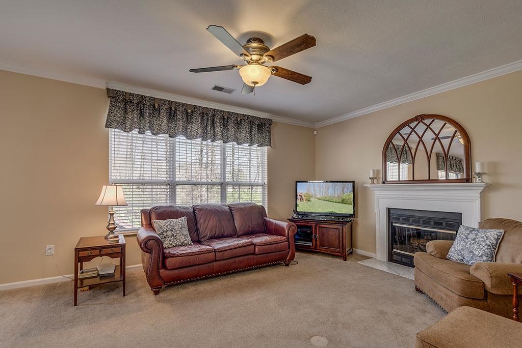 728 Station View Road Knoxville, TN 37919 - Photo 5 of 19 Family Room 3rd View