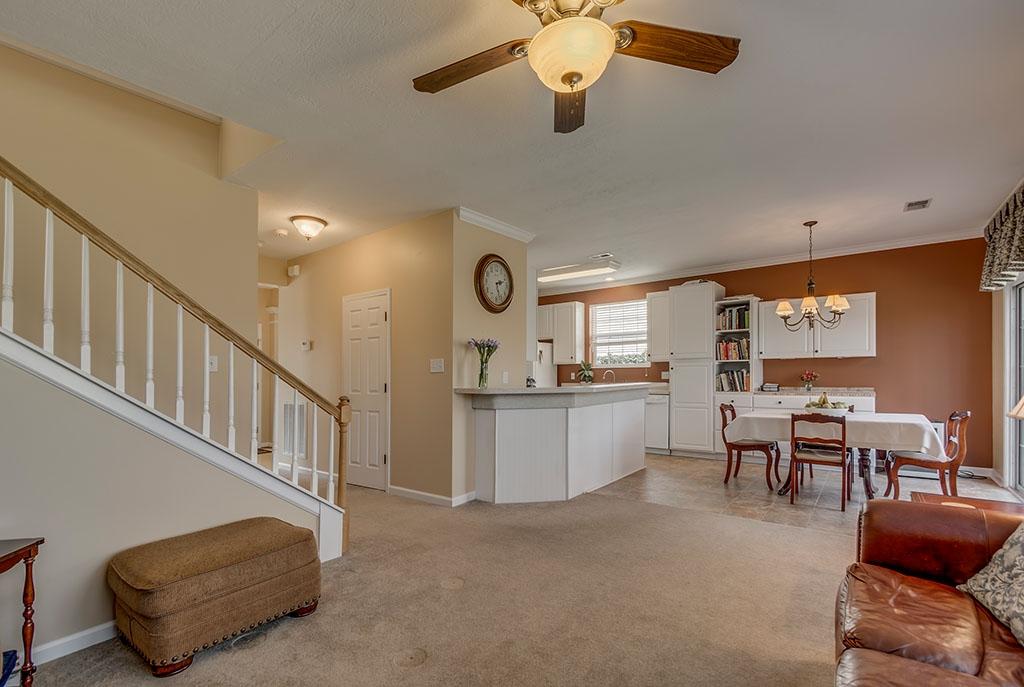 728 Station View Road Knoxville, TN 37919 - Photo 6 of 19 View to Kitchen/ Breakfast Room