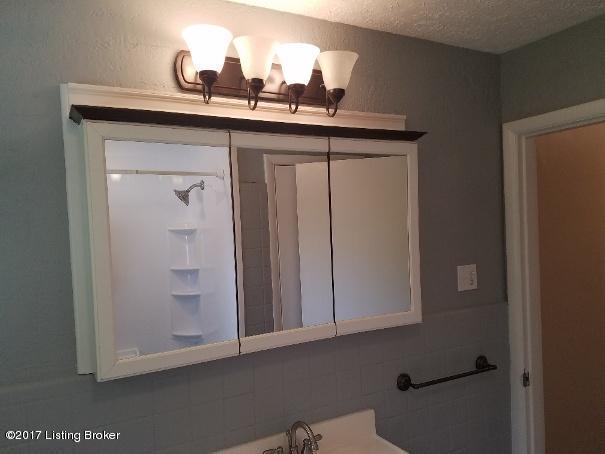 10901 Torrington Road Louisville, KY 40272 - Photo 22 of 35 TORRINGTON MASTER BATH 4