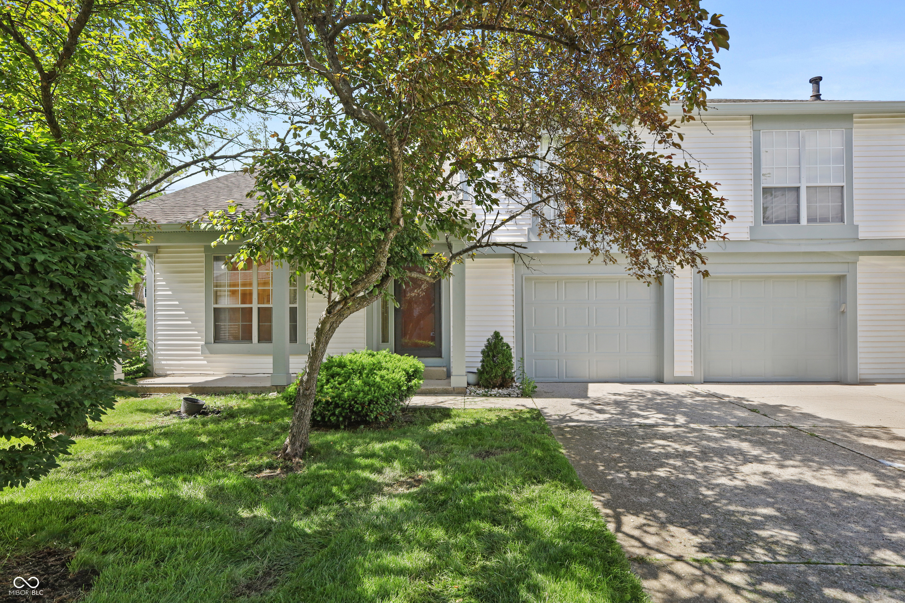 2524 Chaseway Court Indianapolis, IN 46268 - Photo 2 of 25