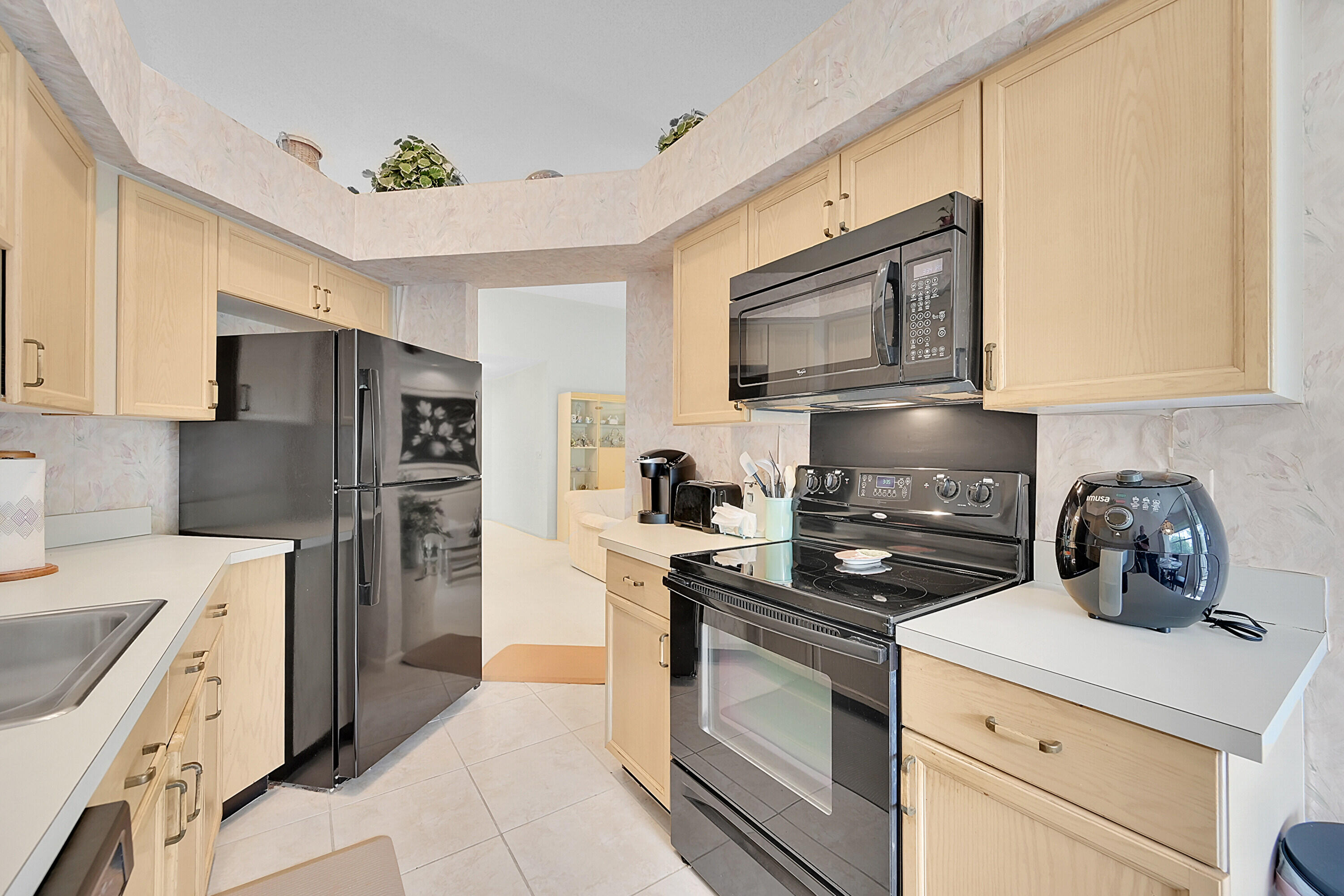 17270 Boca Club Boulevard, Unit 1702 Boca Raton, FL 33487 - Photo 15 of 41 a kitchen with a sink stove and refrigerator