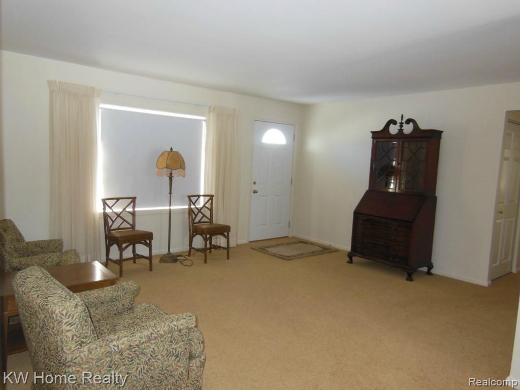 1620 South Hickory Ridge Road Milford, MI 48380 - Photo 10 of 20 Large formal LR w/picture window