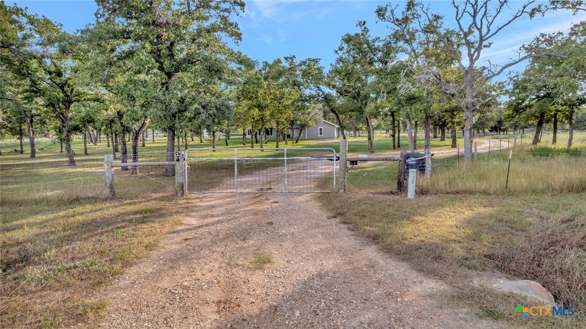 351 Sulphur Creek Road Victoria, TX 77905 - Photo 5 of 28