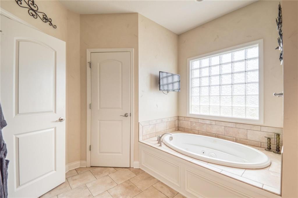 9010 South Mitthoeffer Road Indianapolis, IN 46259 - Photo 13 of 40 Gallery Image 13