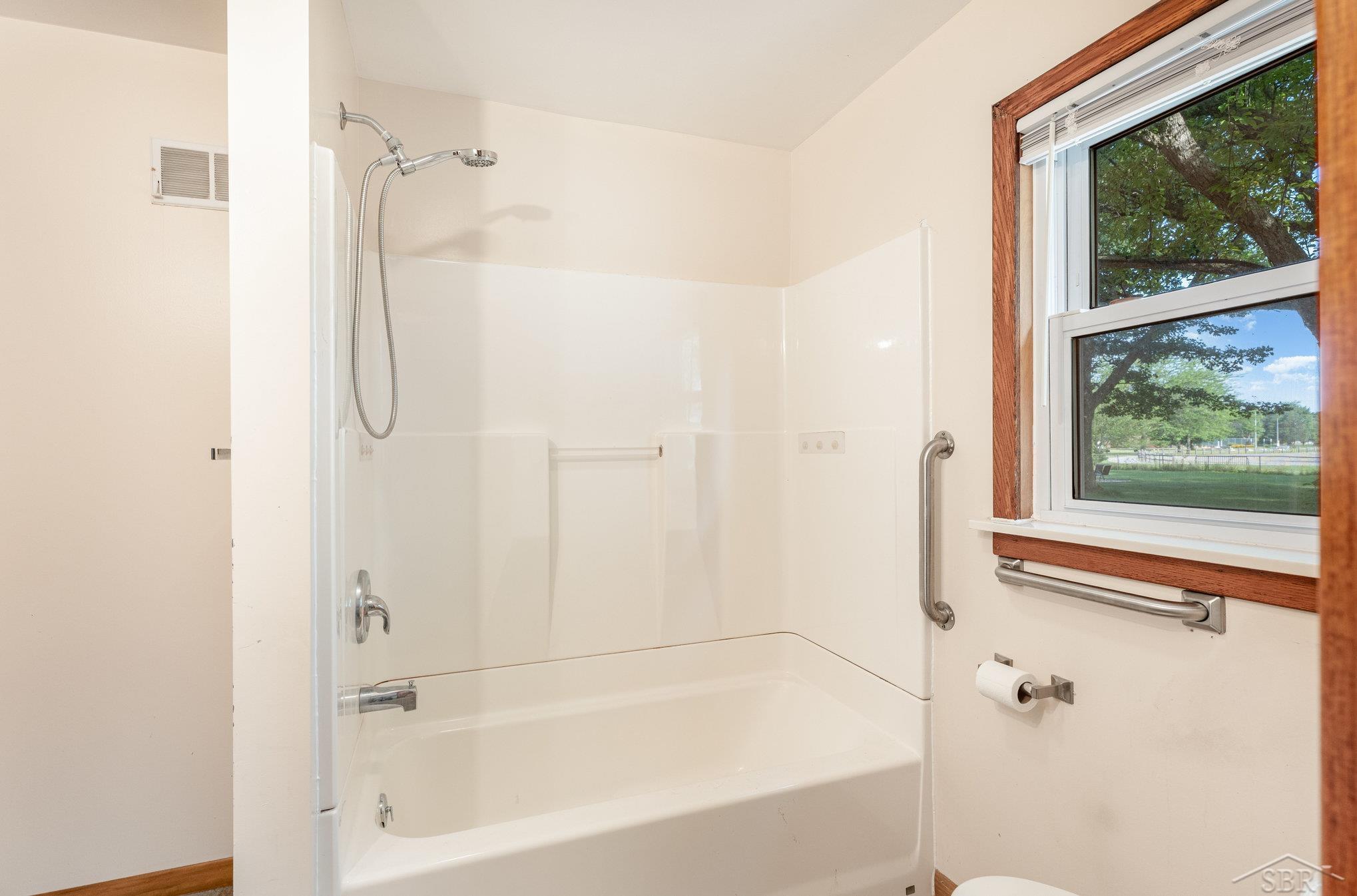516 Shepard Street Saginaw, MI 48604 - Photo 13 of 20 50183496-6651884b-d31b-4913-8b8d-8cccaea625aa.JPG